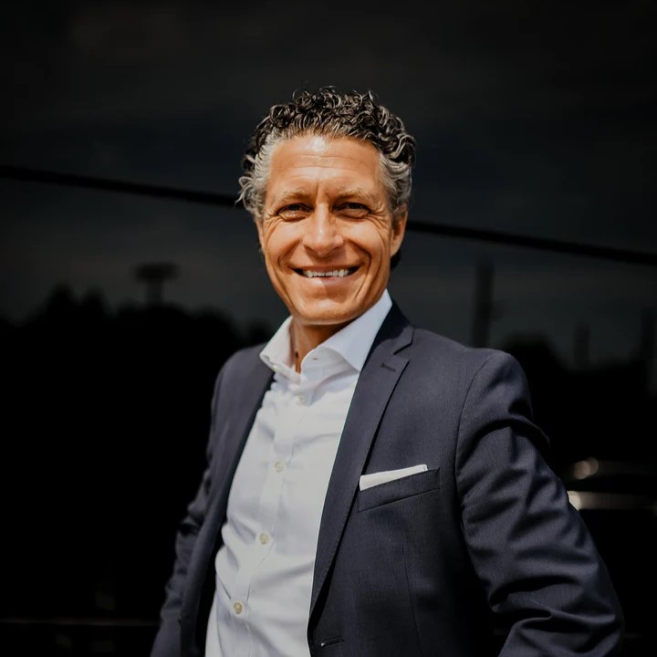 Dr. Uwe Seebacher